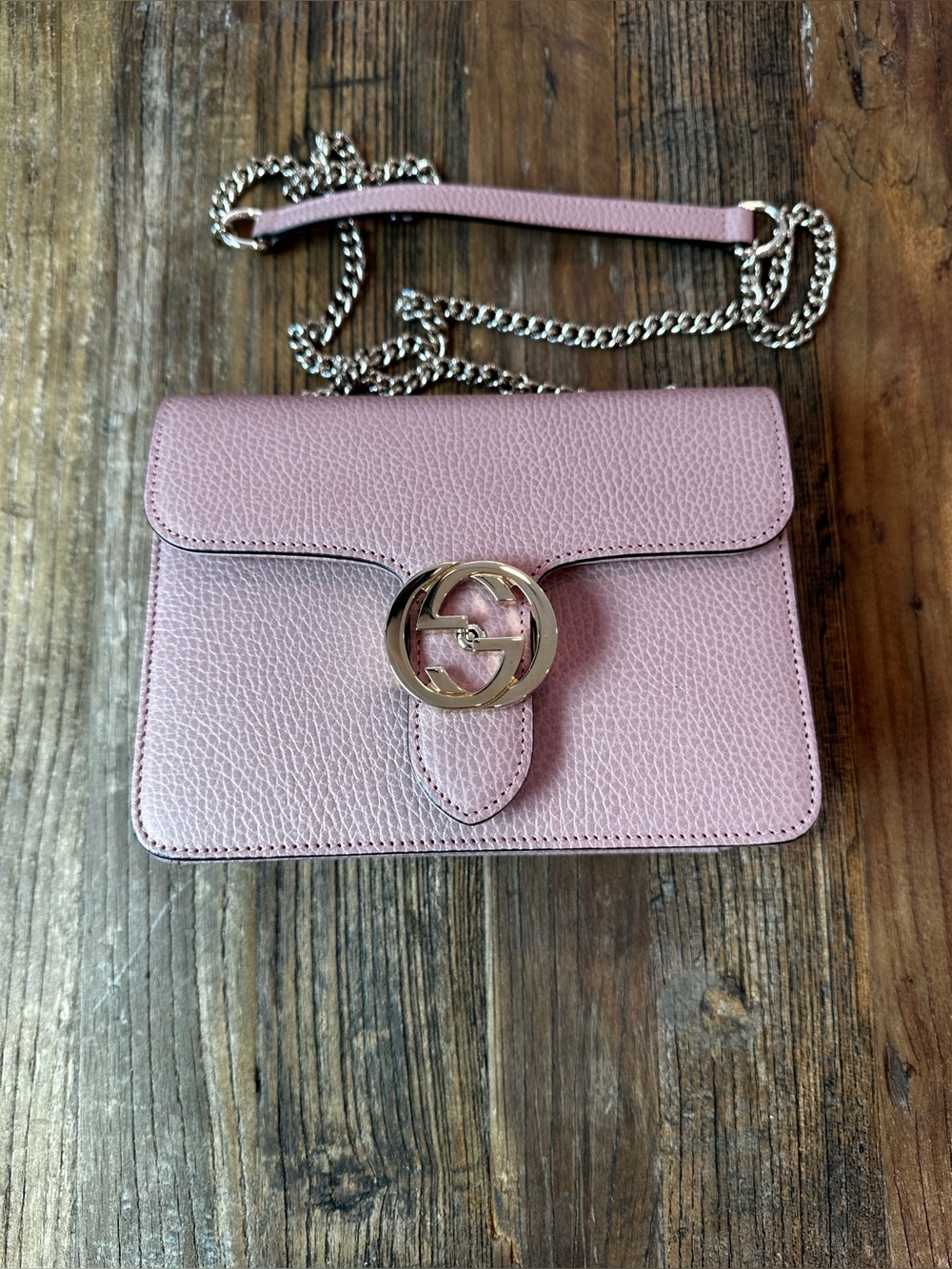 Gucci Pink Pebbled Leather Chain Crossbody Bag with Gold GG - Picture 2 of 16